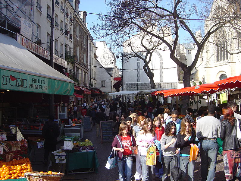 Street_market_rue_Mouffetard_St_Medard