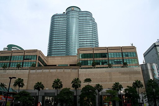 Gaysorn Shopping Mall Bangkok | Image Credit: <a href="https://commons.wikimedia.org/wiki/User:Jarcje">Jarcje</a>, <a href="https://commons.wikimedia.org/wiki/File:Gaysorn_Plaza_Bangkok.jpg">Gaysorn Plaza Bangkok</a>, <a href="https://creativecommons.org/licenses/by-sa/3.0/legalcode" rel="license">CC BY-SA 3.0</a>